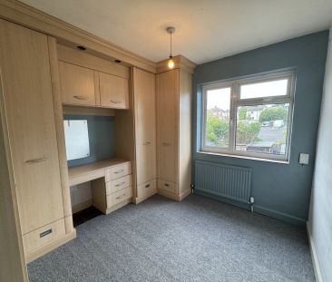 3 Bedroom Terraced - Photo 1