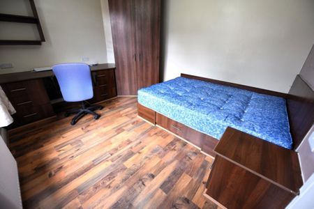 5 bedroom House in Langdale Gardens, Leeds - Photo 5