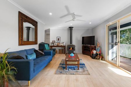 Charming Queenslander with Mountain Views and Outdoor Entertaining - Photo 2