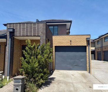 Modern Two Bedroom Townhouse Plus Study! - Photo 5