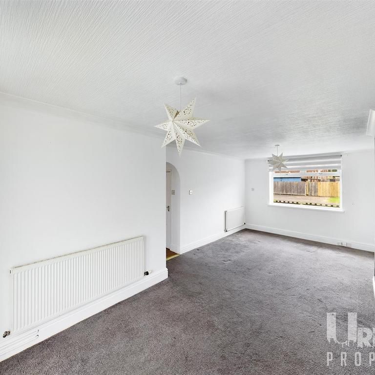 3 bedroom end of terrace house to rent - Photo 1