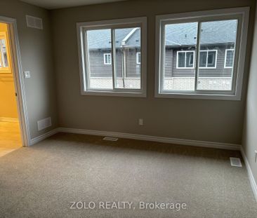 Townhouse For Lease | X8100856 - Photo 6