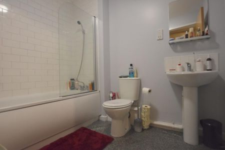 1 bedroom ground floor flat to rent - Photo 5