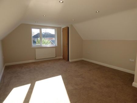 4 bedroom detached house to rent - Photo 4