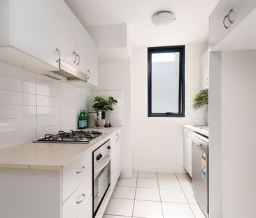 Furnished Modern Apartment Offering Space, Light & Unmatched Conven... - Photo 2