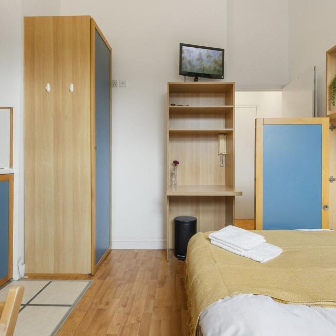 Detached house to rent - Photo 1