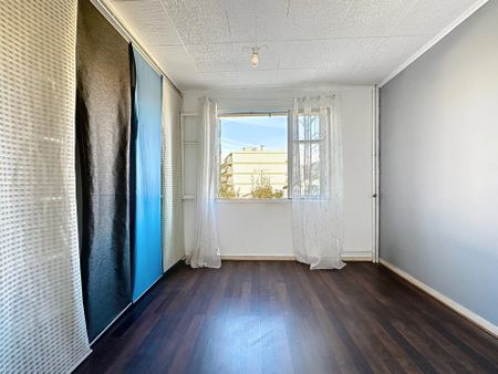 Location Appartement 3 pièces ST LAURENT DU VAR 06700 - Photo 3