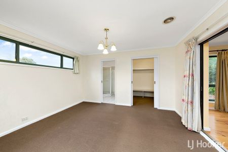 8 Knaggs Crescent, Page ACT, Belconnen - Photo 5