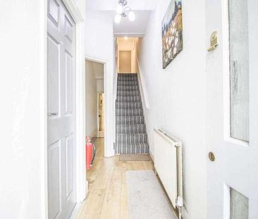 Churston Avenue, Plaistow, E13 - Photo 3