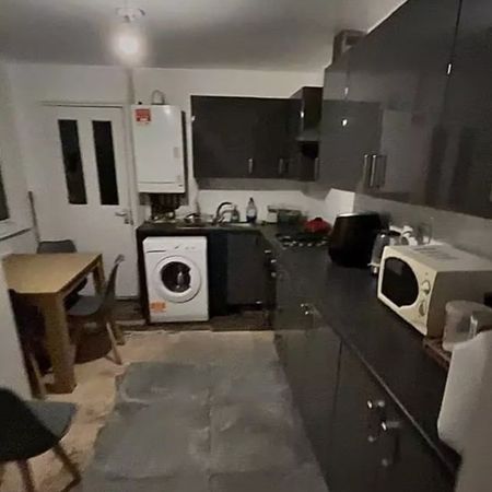 Room in a Shared House, Millais Road, E11 - Photo 3