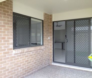 SPACIOUS DUPLEX IN PRIME LOCATION - Photo 6
