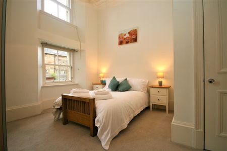 Woodside Terrace, Spectacular 2 Bed Furnished Apartment, Woodlands – Available 19/11/2024 - Photo 5