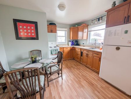 Fully Detached 2 Bedroom House in Welland! - Photo 3