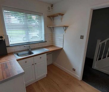 2 bedroom semi-detached house to rent - Photo 6
