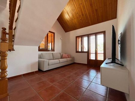 Luxury 7 room Detached House for rent in La Pobla de Vallbona, Spain - Photo 5