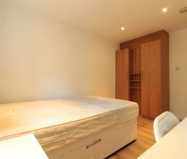 Room in a Shared Flat, Finch House, SE8 - Photo 3