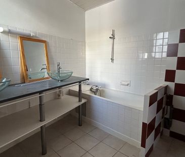 Location Maison 4 pièces 106m² BARBASTE 47230 - Photo 5