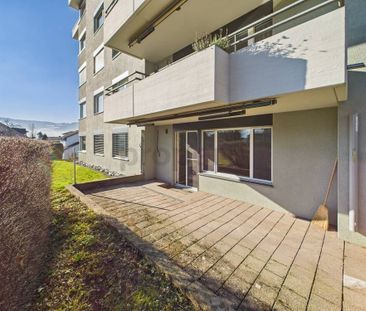 Newly renovated 2.5-room apartment with lift and cellar, Rapperswil... - Photo 2