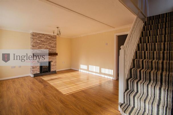 3 bedroom semi-detached house to rent - Photo 1