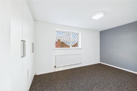 3 bedroom detached house to rent - Photo 2