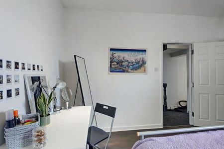 4 bedroom flat to rent - Photo 2