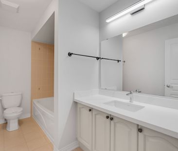 For Lease - 4 Overhold Crescent, Richmond Hill, Ontario - Photo 1