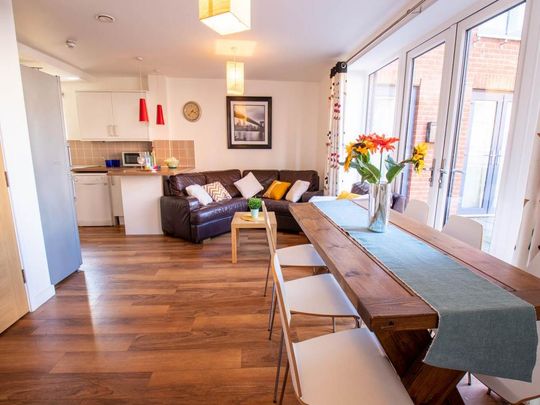 6 bedroom house to rent - Photo 1