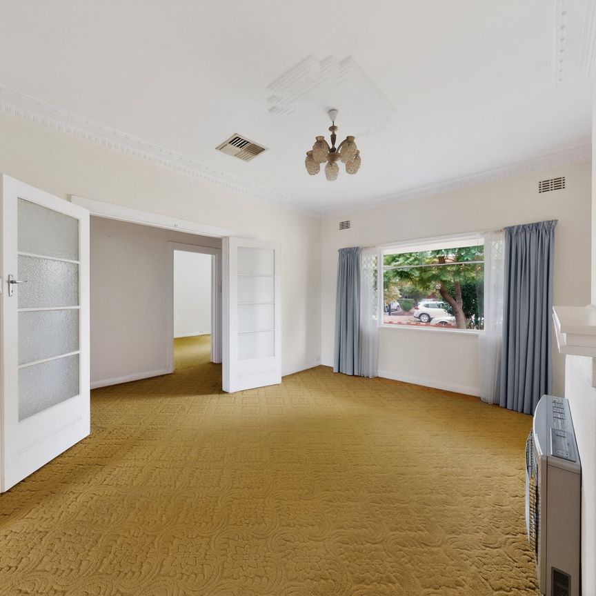 Charming Two-Bedroom Home in Prime Essendon Location - Photo 1