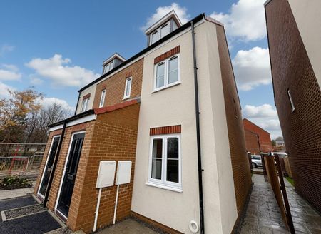 3 bedroom semi-detached house to rent - Photo 4