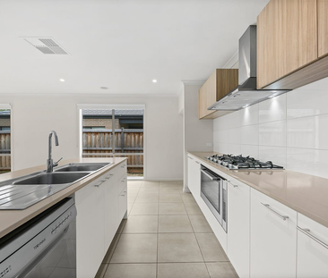 53 Sapling Boulevard, Tarneit VIC, Belconnen - Photo 5