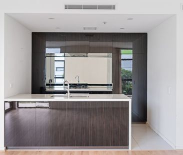Timber Flooring I Parkside Home I Walk to Shops & Station - Photo 3