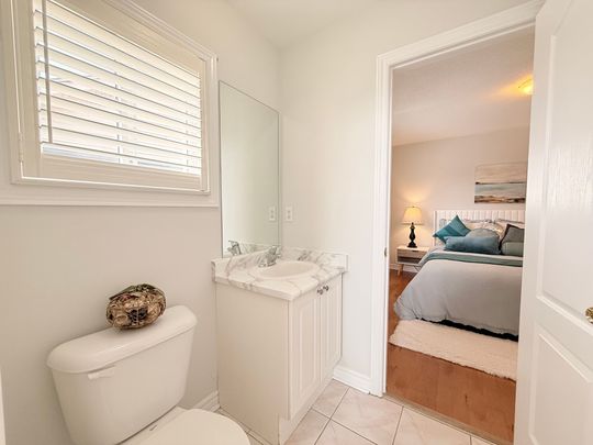 For Lease - 18 The Queensway N/A, Barrie, Ontario - Photo 1