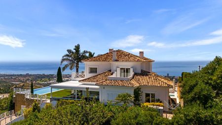 Luxury Villa for rent in Marbella Del Este, Spain - Photo 3