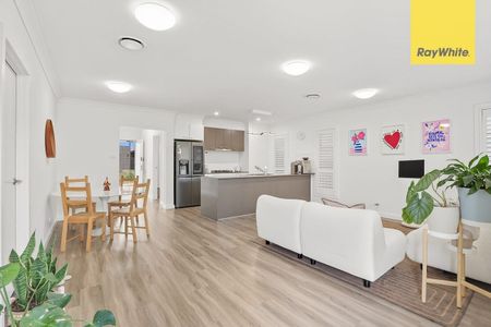 Stunning Family Home in Colebee - Photo 3