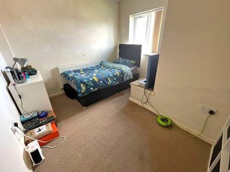 Middleton Road, Royton, OL2 - Photo 4