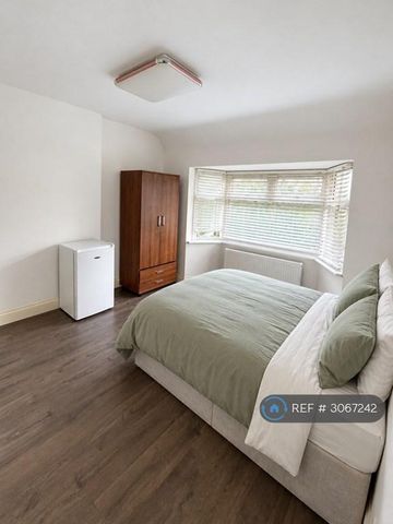 1 bedroom in a house share to rent - Photo 3