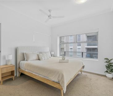 VERY SPACIOUS TWO BEDROOM FURNISHED UNIT WITH OCEAN VIEWS & POOL - Photo 4