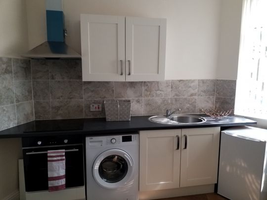 Fully Fitted Studio Flat - Photo 1