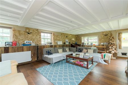 A character Mill House situated in a small hamlet situated to the North of Woodstock close to Soho Farmhouse. The property has a large garden and views of surrounding countryside and the River Glyme, an ideal weekend property. - Photo 2