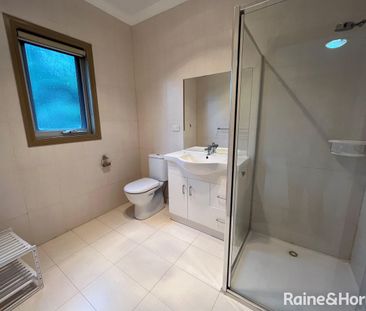 Great Central Location - Photo 5