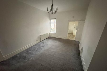 3 bedroom flat to rent - Photo 4