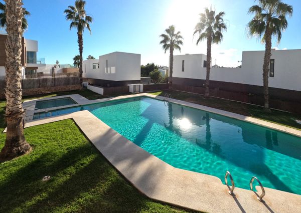 425 Villamartin Paradise