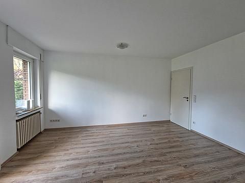 Singles aufgepasst: helle 2-Zimmer-Wohnung mit Einbauküche und Terrasse zu vermieten - Foto 1