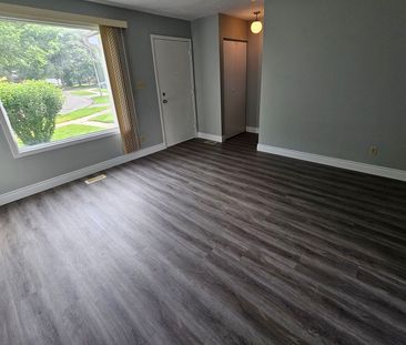 For Lease - 560A Brookhaven Crescent, Waterloo, Ontario - Photo 1