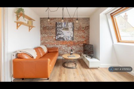 1 bedroom penthouse to rent - Photo 2