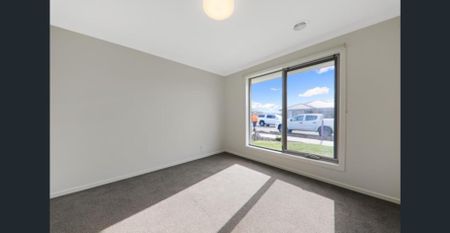 A Spacious Family Home For Rent in Wallan - Photo 2