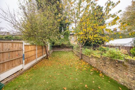 4 bedroom terraced house to rent - Photo 2