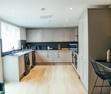 1 bedroom in a house share to rent - Photo 5