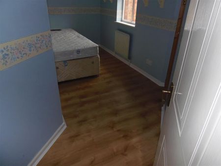 3 Bed House - Semi-Detached - Photo 2