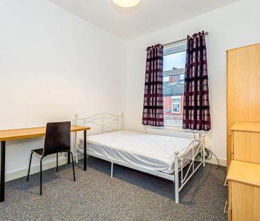 3 bedroom terraced house to rent - Photo 3